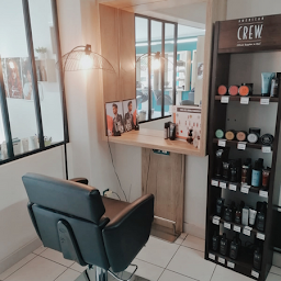 Photo n°17 de Angle Droit Coiffure - Coiffeur Nueil-les-Aubiers à Nueil-les-Aubiers (Barbier)