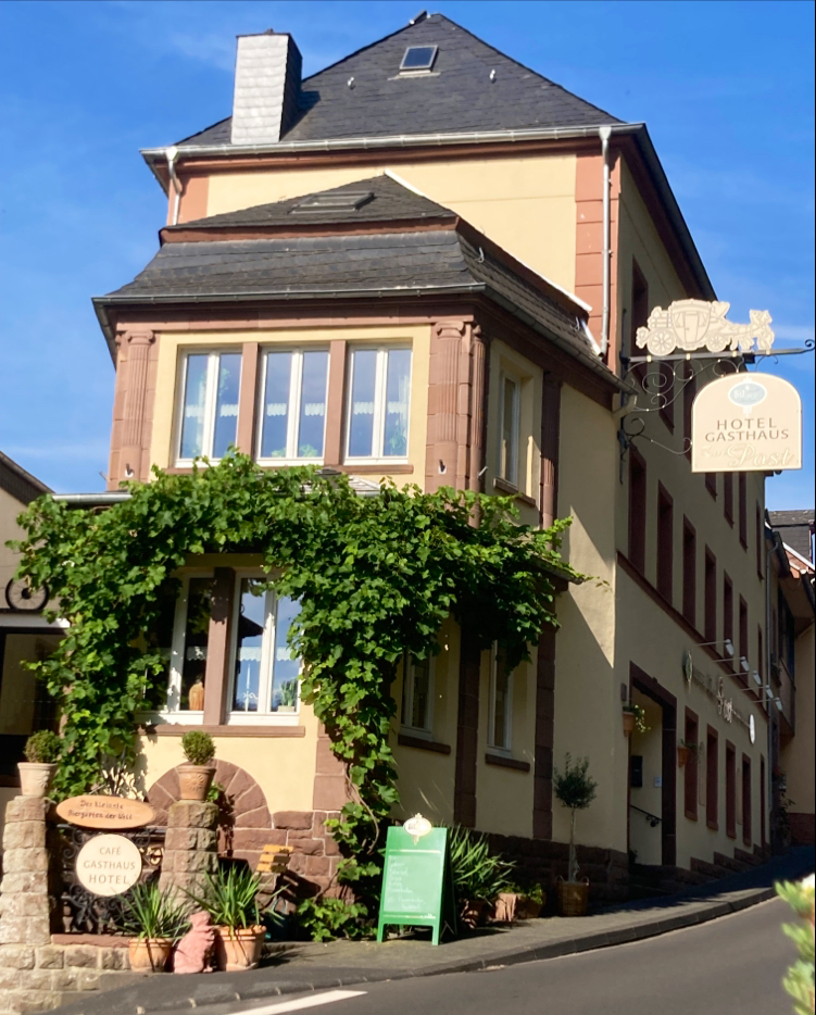 Hotel Gasthaus zur Post - Housity