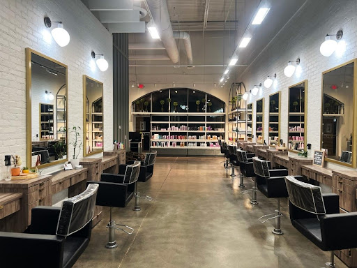 Salon 124 Suwanee - Thumbnail
