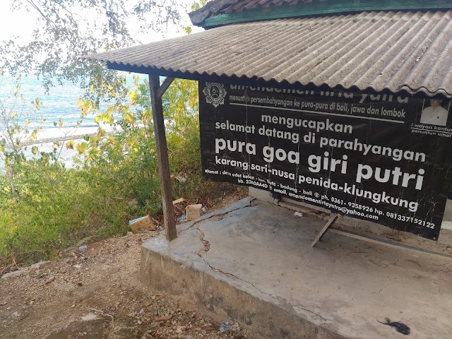 Goa Giri Putri