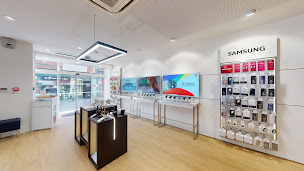 Photo n°20 de Boutique SFR Villeneuve Sur Lot rue de Paris à Villeneuve-sur-Lot (Opérateur téléphonique)