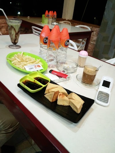 Photos of RH Caf&eacute;
