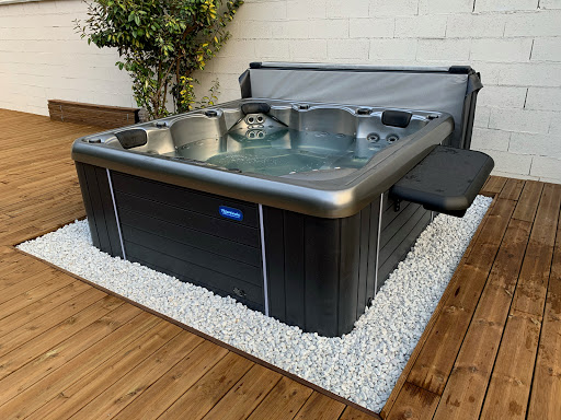 Photo de Wellness Family concessionnaire Oasis Spas, Riptide - Sens (Spas, Spas de nage & Piscine) à Nailly (89100)