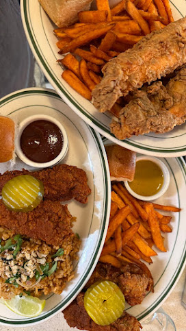 Buck - Fried Chicken & More - Restaurant Poulet frit Paris by null