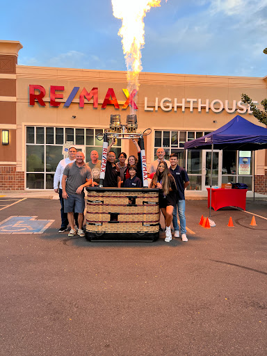 RE/MAX LIGHTHOUSE - Visual