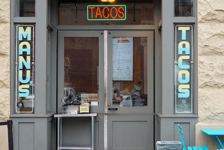 Manu's Tacos by null