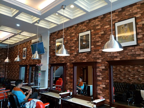 Wong Barbershop, Author: Wijaya Witjipto