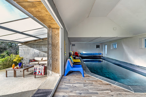 Photo de Gîtes de Pennavern - Locations de Gîtes avec piscine intérieure chauffée et Spa, au bord de mer, Finistère, Bretagne à Loperhet (29470)