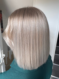 Photo n°15 de Tyani's coiffure à Gueugnon (Salon de coiffure)