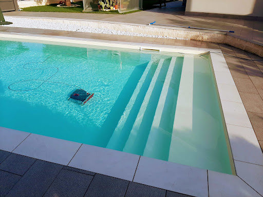 Family Pool - Thumbnail
