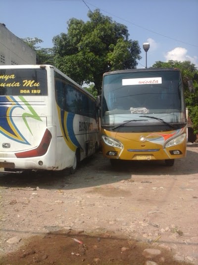 photo of Janur Kuning PO Bus