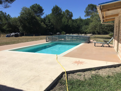 Photo de Piscines d' aquitaine à Tabanac (33550)