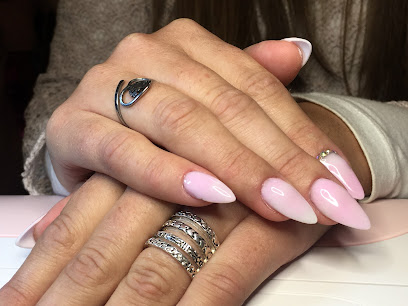 PAULA GALIZZI STRASSER by CEREZA Nails and Eyelashes Studio