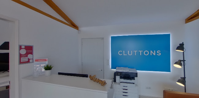 Cluttons Algarve Número de telefone