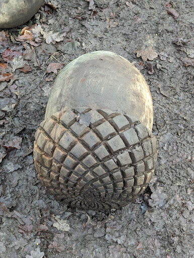 Acorn sculpture - Thumbnail
