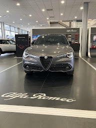 Photo n°12 de ALFA ROMEO STELLANTIS &YOU LYON VAISE à Lyon (Concessionnaire de véhicules à moteur)