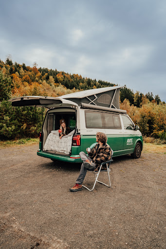 AVIS explore Lyon : Location de camping-cars et vans aménagés / Motorhome rental