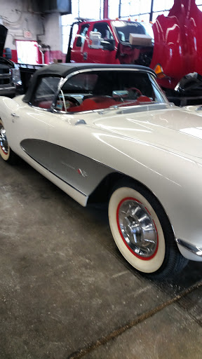 Pete's Towing & Autobody Gallery - United States