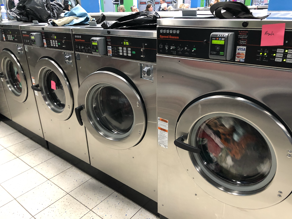 Suds Up Laundromat facility with washing machines in Worcester