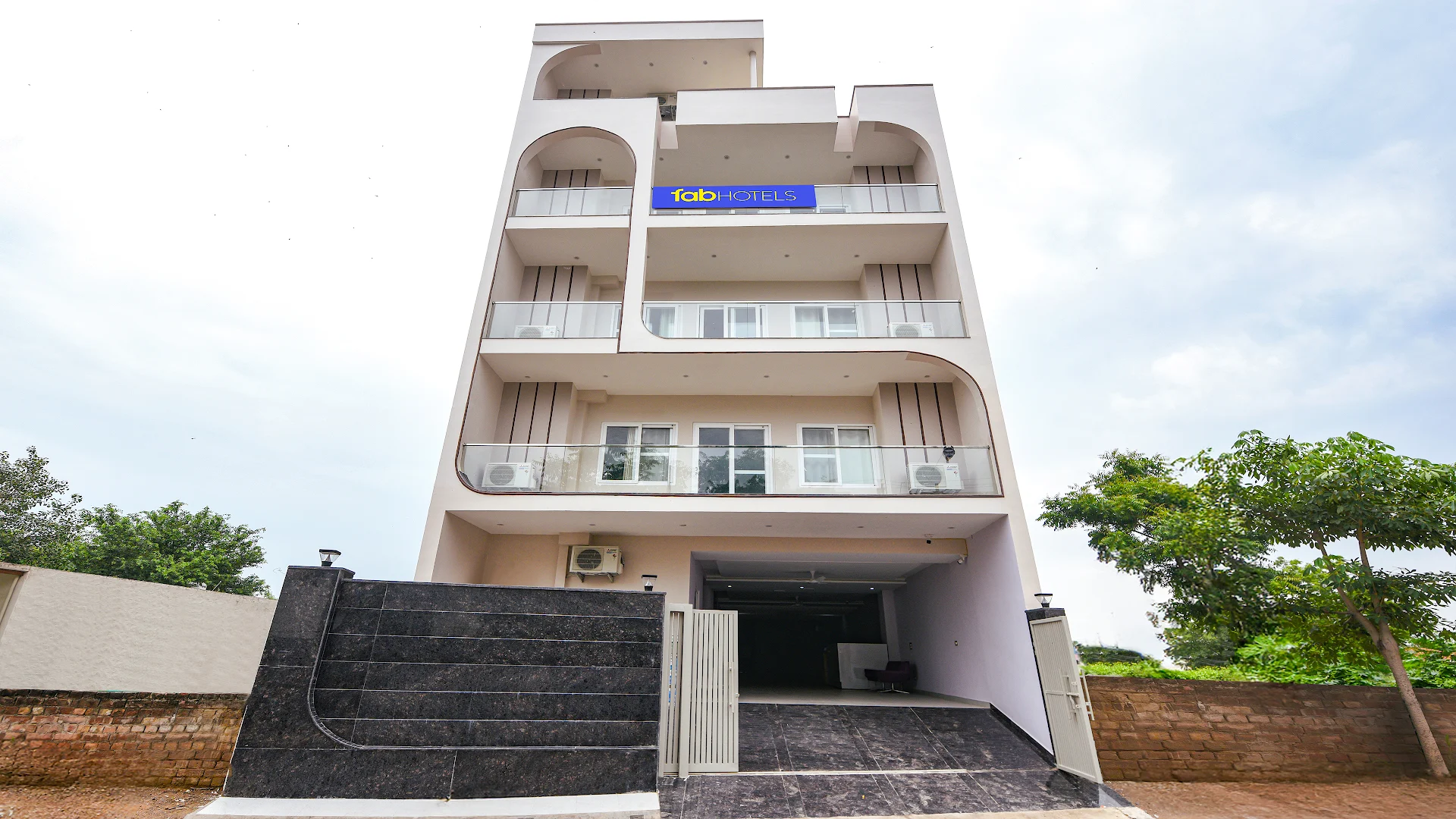 FabHotel AR Prime