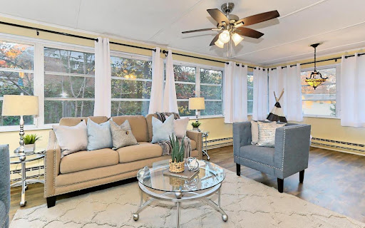 Karrina Brown, Associate Broker , Karrina Rich Real Estate Team, RE/MAX Executives - Thumbnail