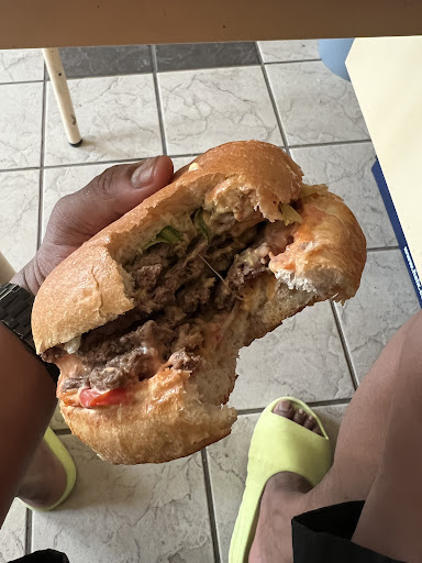 Photo 1 - Le Gourmet Burger