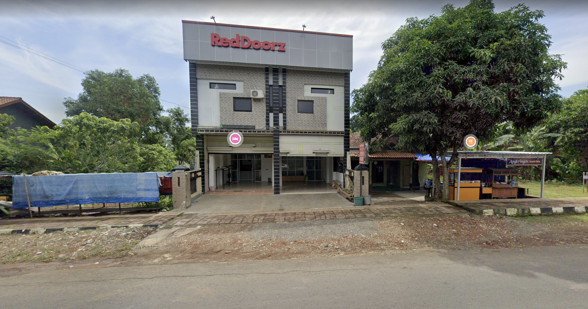 RedDoorz Syariah near Alun Alun Kajen