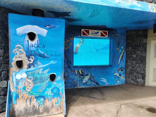 Jack's Diving Locker - Visual