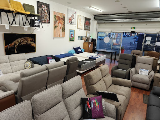 ✨ DU NOUVEAU CHEZ PULSAT LANNEMEZAN ! ✨

Le design s'invite dans votre magasin ! 🏠 Nous sommes ravis de vous annoncer l’arrivée des magnifiques tables et chaises Girardeau 🪵. Reconnues pour leur qualité et leur style intemporel, elles vous attendent dès maintenant dans notre espace Literie.

Mais ce n'est pas tout ! Votre magasin Pulsat, c’est toujours le meilleur de l’équipement pour votre foyer :

📺 Image & Son : Les dernières TV et systèmes Hi-Fi pour des soirées cinéma immersives.
🍳 Électroménager : Du gros électro au petit ménager indispensable pour cuisiner comme un chef.
🍽️ Art de la table : Pour recevoir avec élégance.
🛌 Literie : Pour des nuits enfin réparatrices.

Venez découvrir ces nouveautés, toucher les matières et tester le confort de nos produits. Nos experts sont là pour vous conseiller !

📍 Pulsat Lannemezan
🚗 Parking facile juste devant !

#Pulsat #Lannemezan #Girardeau #Ameublement #DecorationInterieur #Electromenager #Design #TableEtChaises #Literie #CommerceDeProximite #Pyrenees #Nouveau