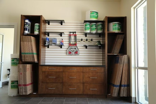 Lucas Storage - Visual