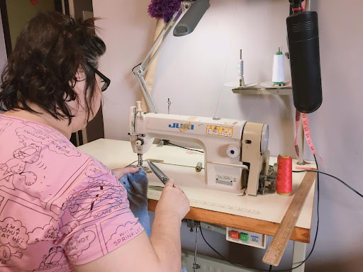 Lily Sew 裁绳到 Alteration Shop