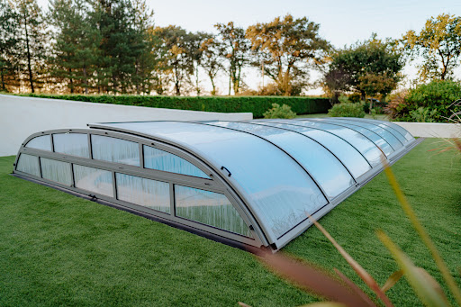 Photo de Abrinoval - abris de piscine, de terrasse et de spa à Coulon (79510)