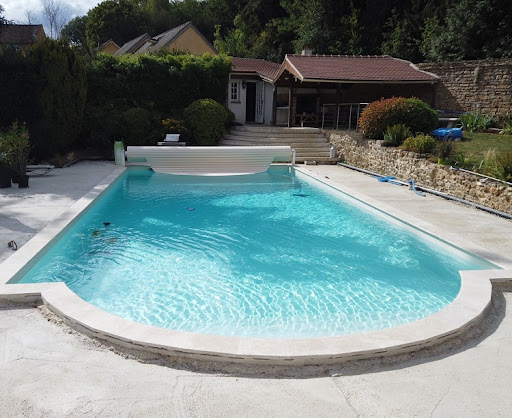 Photo de Revêtement Piscine Polyester à Châteaufort (78117)