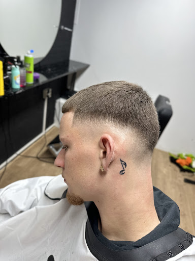 ekkie the barber - Thumbnail