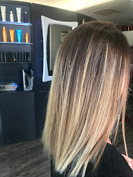 Photo n°3 de Stéphanie à Villechétif (Salon de coiffure)