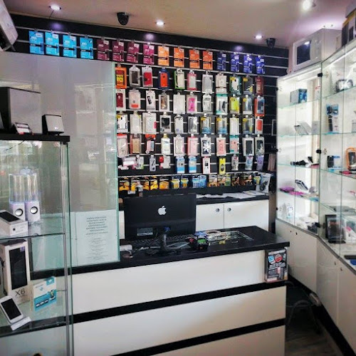 Budapest, dohánybolttal szemben, Hűvösvölgyi út 138, 1021