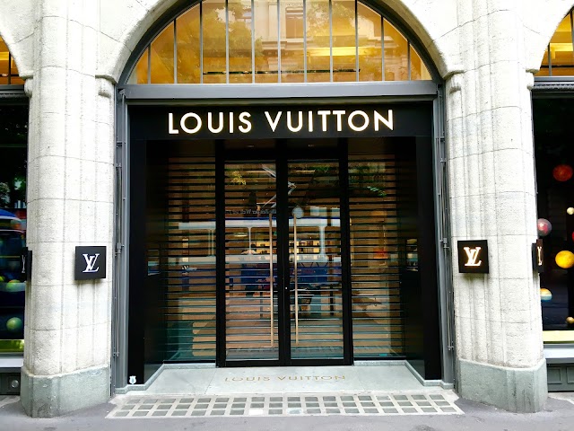 Mapstr - Shopping Louis Vuitton Luxembourg - Louis Vuitton, Luxe 💵,  Shopping 👜, Winkelen