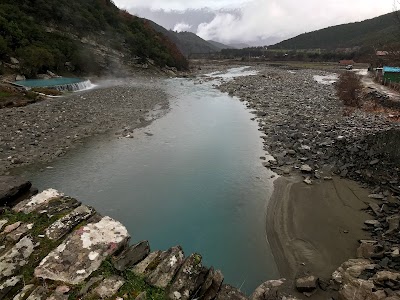 Kadiut Bridge, Benje, Permet