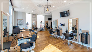 Photo n°1 de Etre de mèche - Salon de coiffure-barbier - Photographe à Saint-Symphorien-d'Ozon (Photographe de mariage)