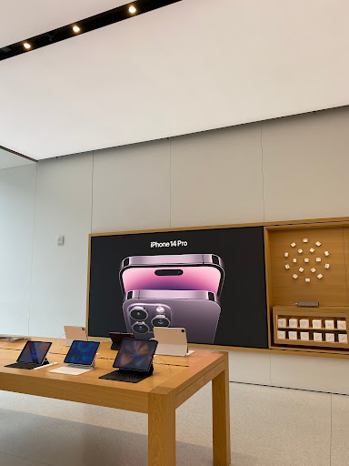 Apple Century City - Thumbnail