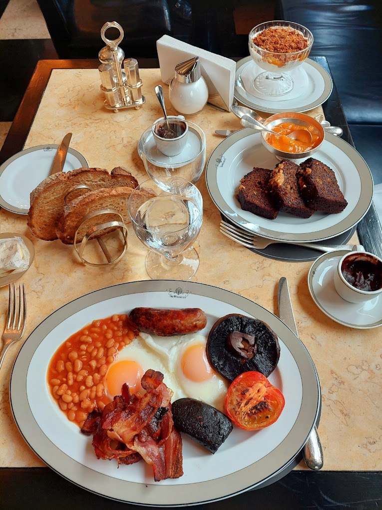 Discover the best breakfast spots in Mayfair, London, including Queens of Mayfair, Popina, Piccolo Bar, and more. Indulge in delectable morning options and experience culinary delights.