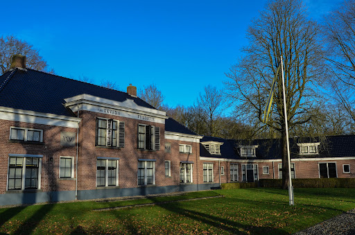 De Fundatie, huisartsenpraktijk en apotheek