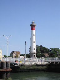 Photo n°32 de Phare de Ouistreham à Ouistreham (Attraction touristique)