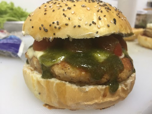 Brados Burguer, Author: Oriana Pazos