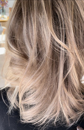 Julie a. (coiffeuse à domicile) - Thumbnail