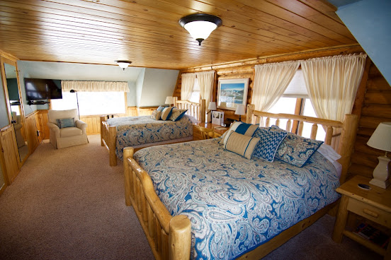 Howlers Inn B&B and Wolf Sanctuary, Bozeman MT Bed and Breakfast Lodging by null