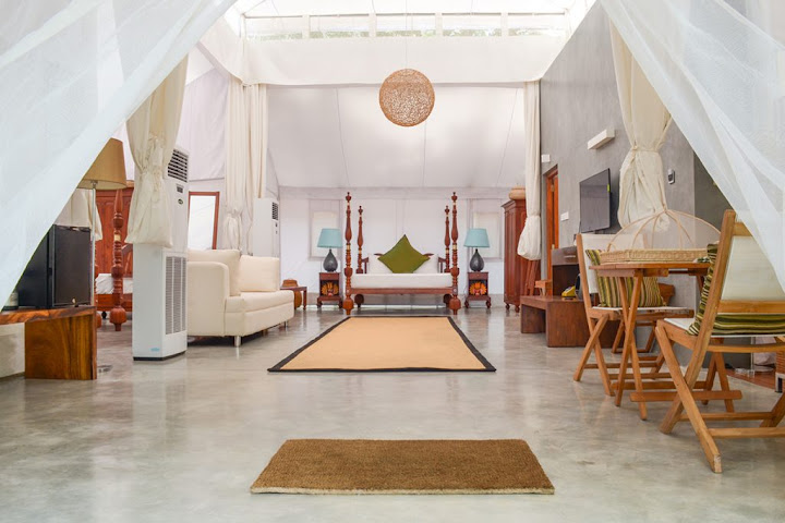 The Elephant Stables by null