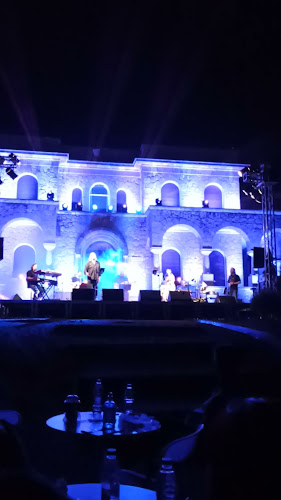 https://villazografou.squat.gr/