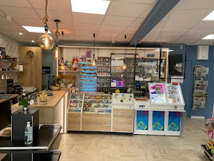 Photo n°3 de L'Essentiel de la Marina à Mandelieu-la-Napoule (Bureau de tabac)