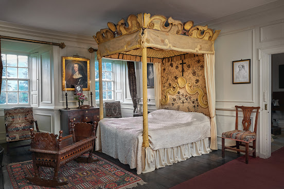 Traquair House by null